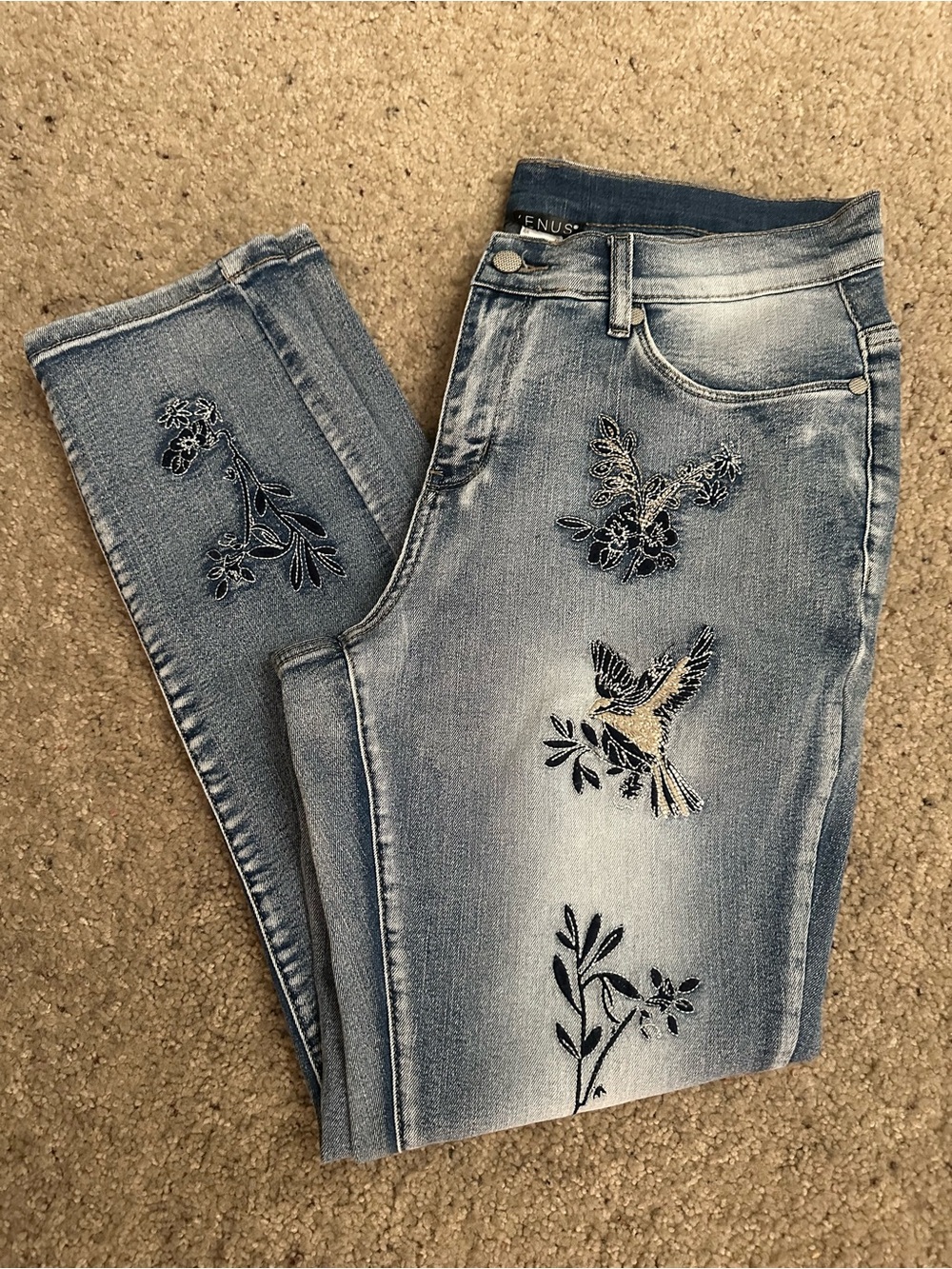 VENUS Blue Jeans with Embroidered Bird and Floral Motif